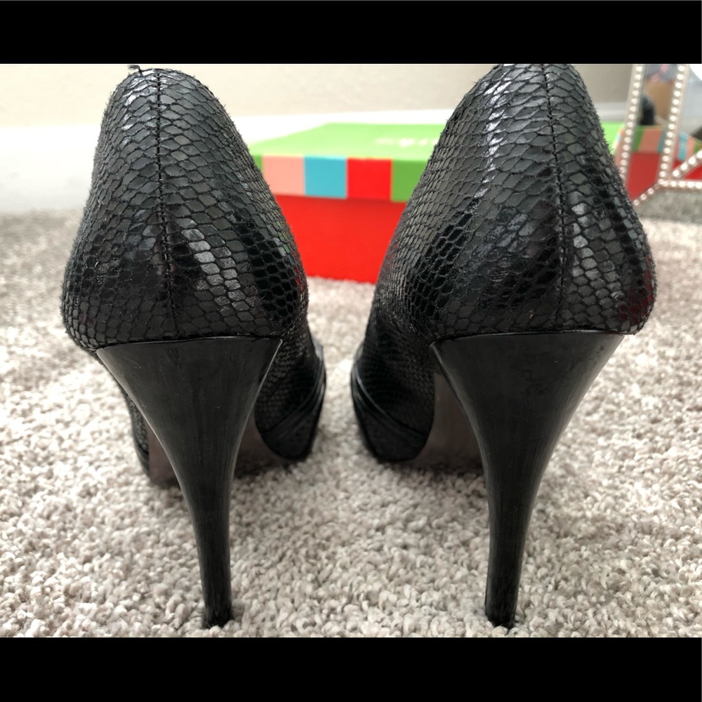 Charles by Charles David Black Pumps - Size 8 - Picture 6 of 8